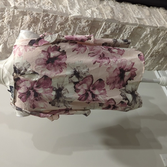 NWT Artizan Robin Barre Purple ruffle floral cold shoulder blouse - Picture 2 of 6